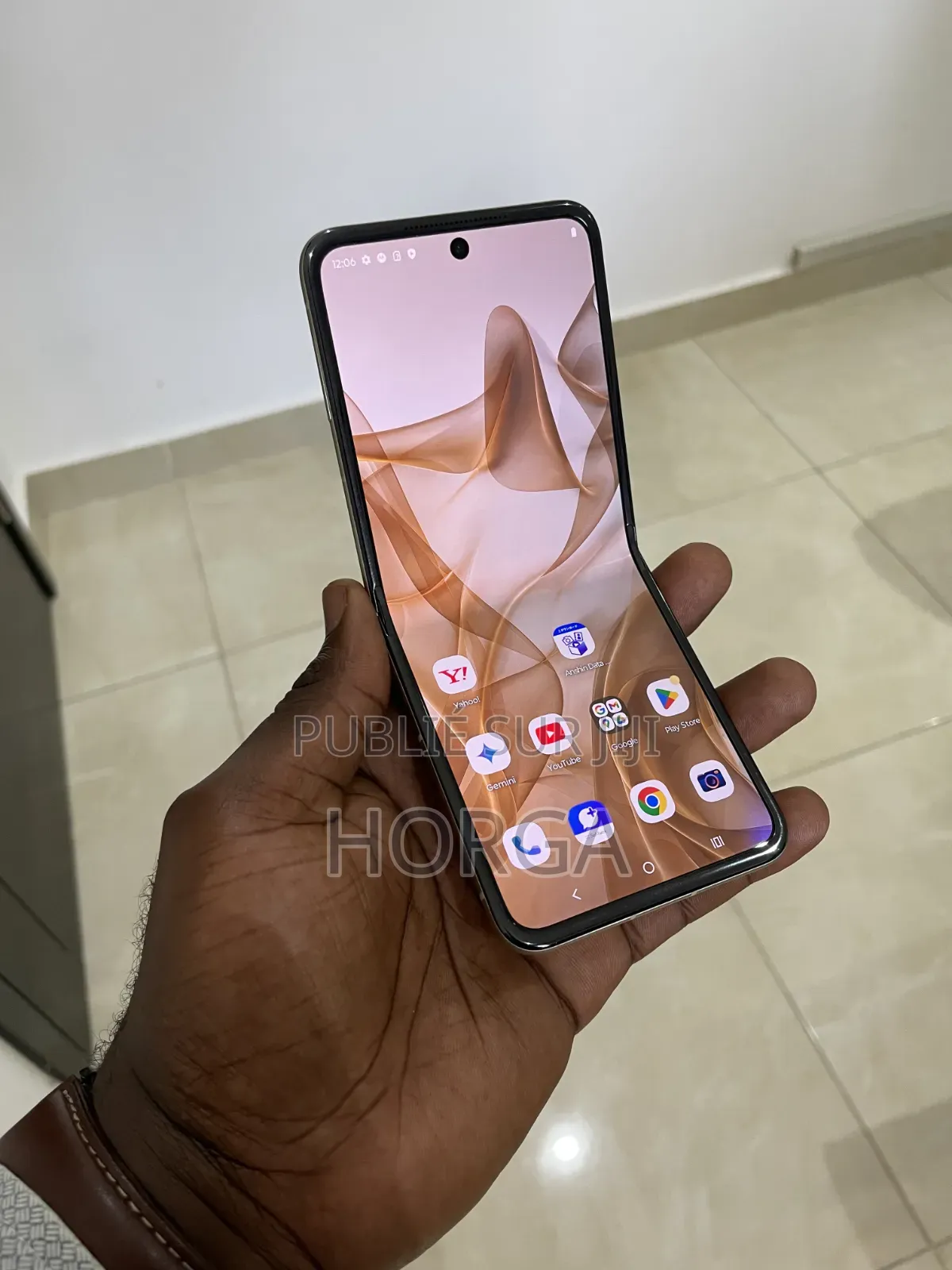 Nouveau Motorola Razr 50 256 GB Doré