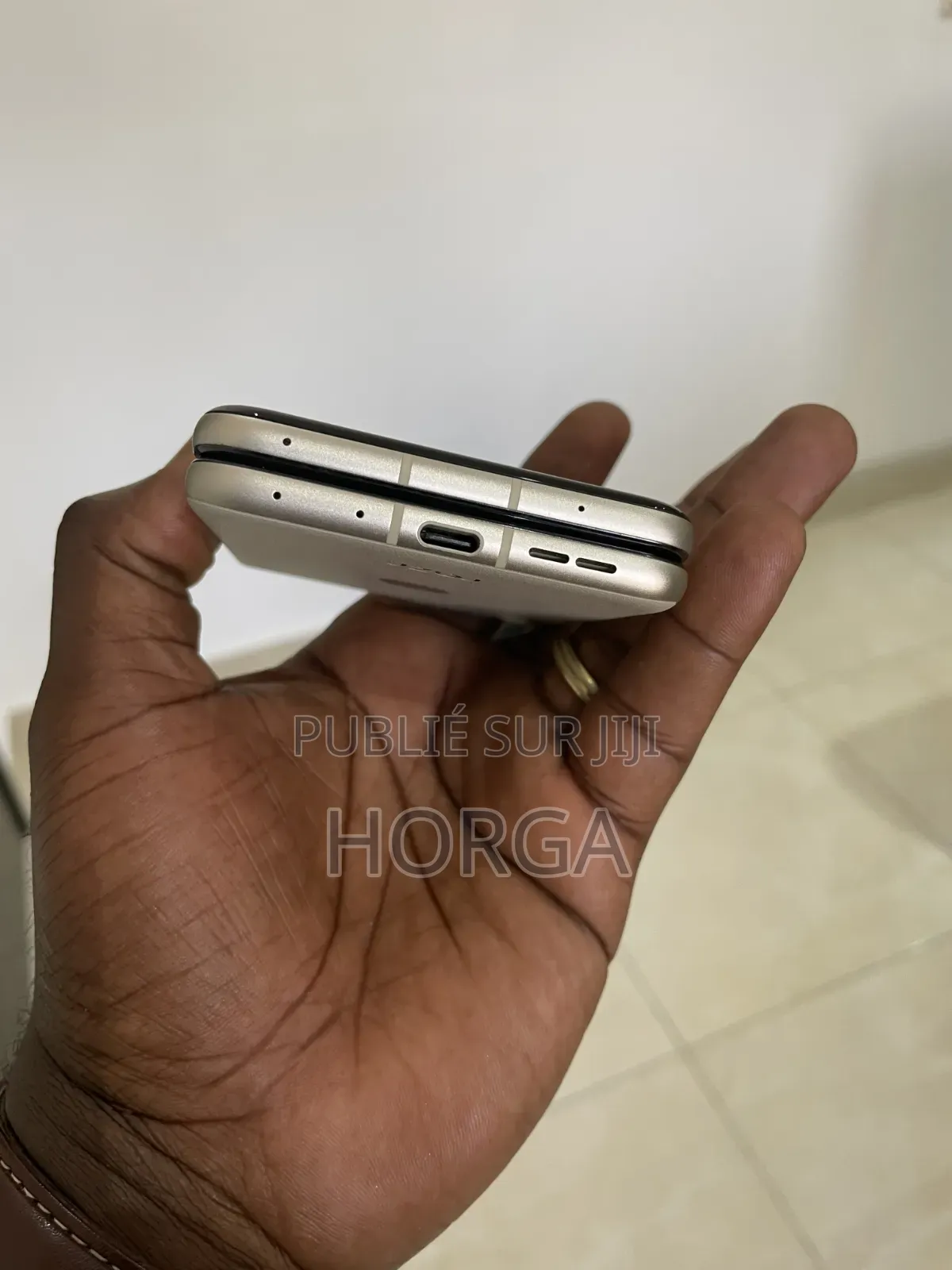 Nouveau Motorola Razr 50 256 GB Doré