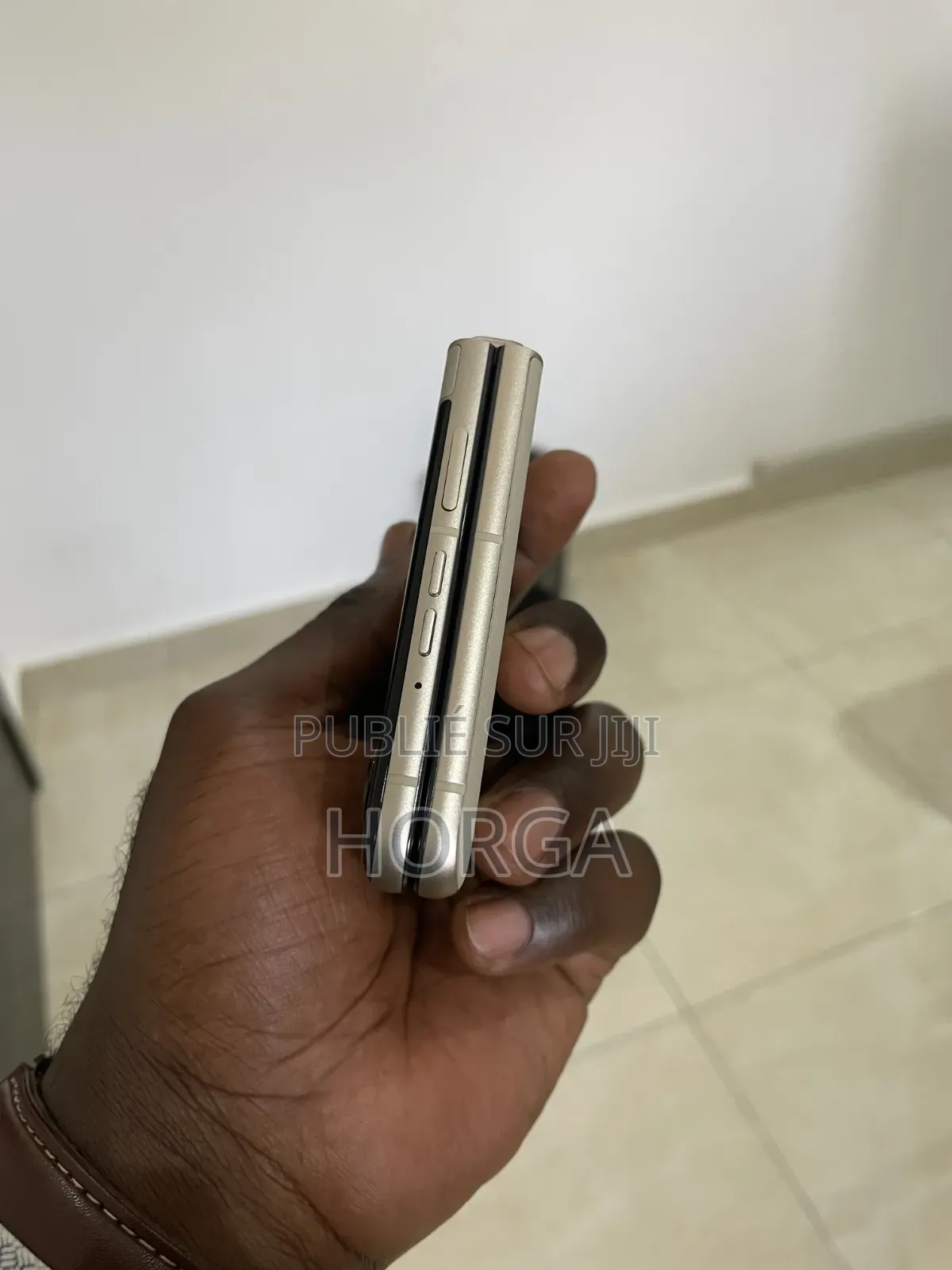 Nouveau Motorola Razr 50 256 GB Doré