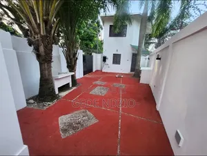 Meublé 2chbre Duplex dans Appartement Meublé, Moungali à Louer