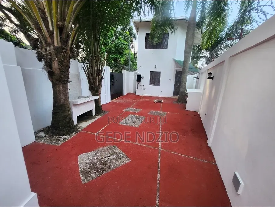 Meublé 2chbre Duplex dans Appartement Meublé, Moungali à Louer