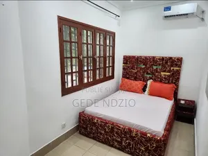 Meublé 2chbre Duplex dans Appartement Meublé, Moungali à Louer