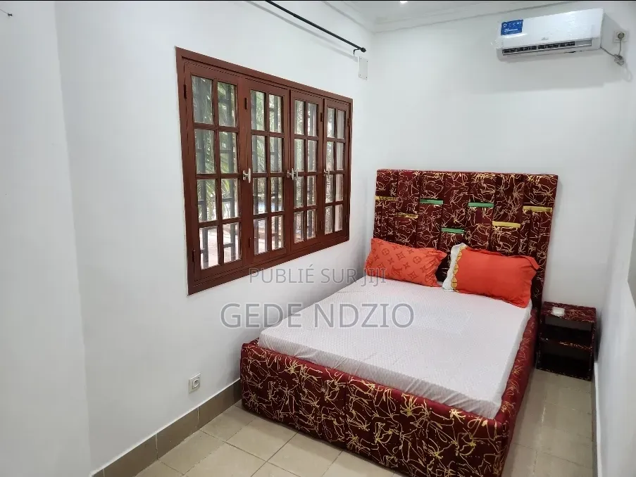 Meublé 2chbre Duplex dans Appartement Meublé, Moungali à Louer