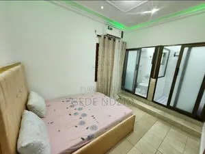 Meublé 2chbre Duplex dans Appartement Meublé, Moungali à Louer