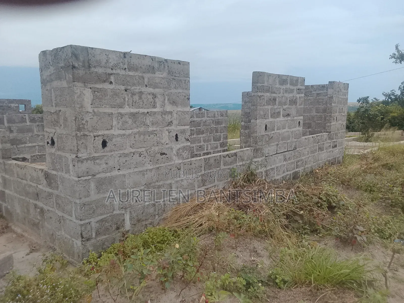 Parcelle Situé Au Quartier Sadelmie Non Loin Du Goudron