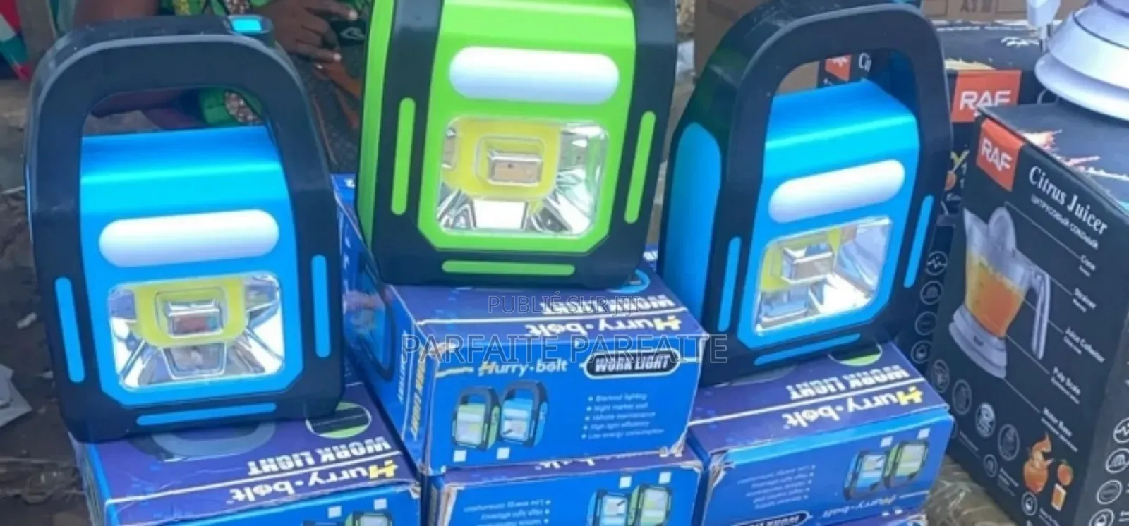 Torche Électrique Équipée De Panneaux Solaires