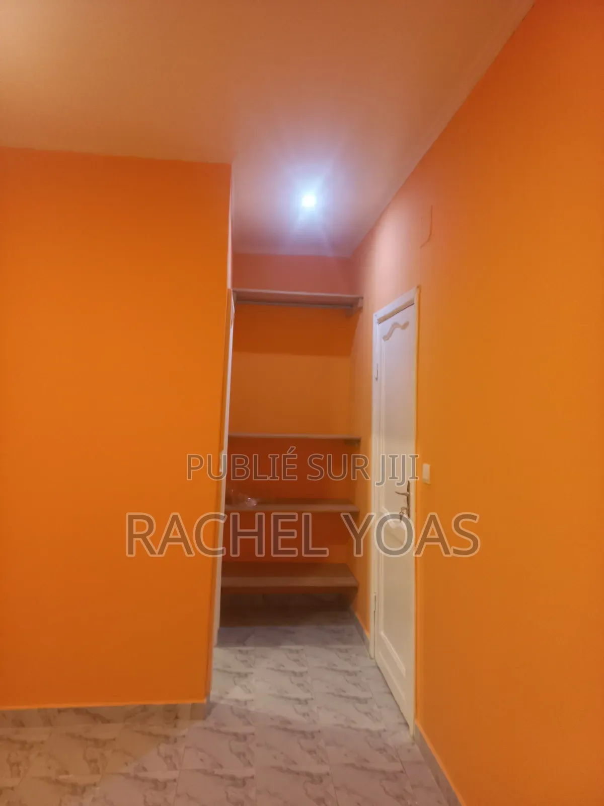 1chbre Appartement partagé dans Otsende, Mongo-Mpoukou à Louer