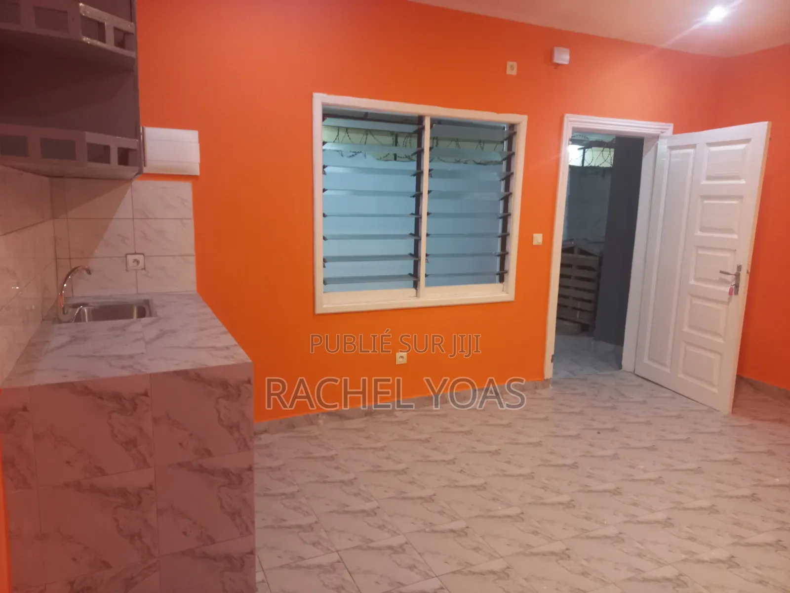 1chbre Appartement partagé dans Otsende, Mongo-Mpoukou à Louer