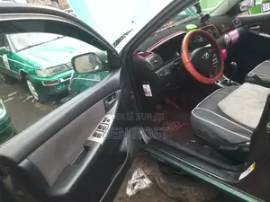 Toyota Corolla Base 4dr Sedan (1.8L 4cyl 5M) 2010 Vert