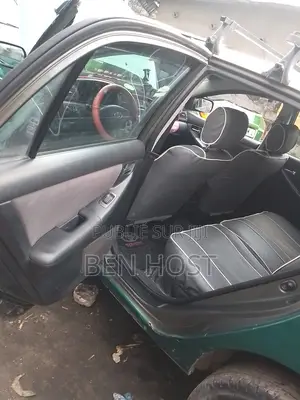 Toyota Corolla Base 4dr Sedan (1.8L 4cyl 5M) 2010 Vert