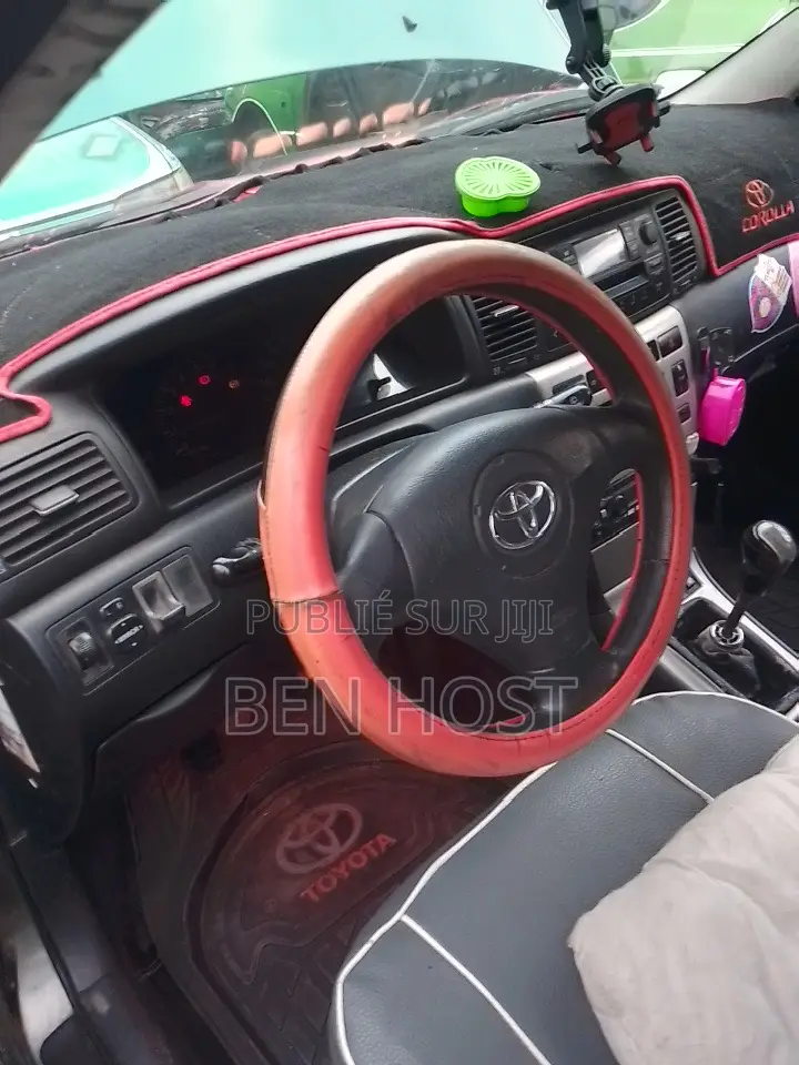 Toyota Corolla Base 4dr Sedan (1.8L 4cyl 5M) 2010 Vert