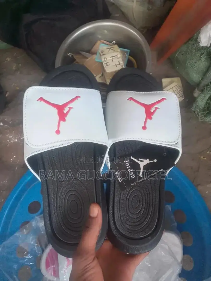 Sandales Nike Et Autres