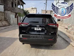 Toyota RAV4 2021 Gris