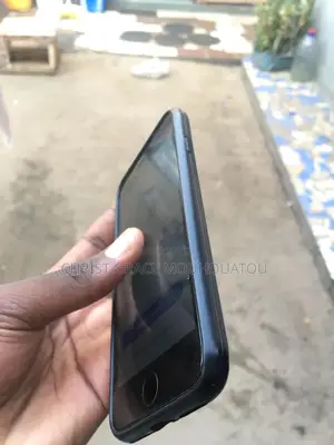 Apple iPhone 8 64 GB Noir