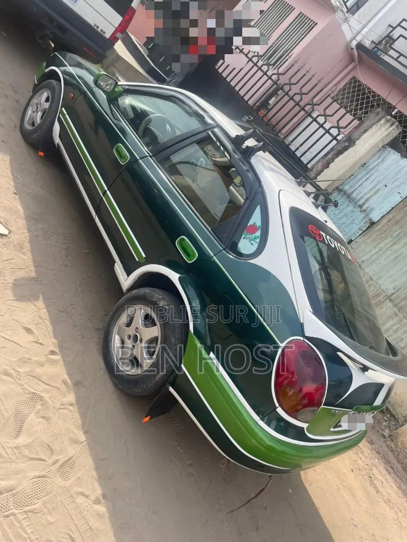 Toyota Corolla L 4dr Sedan (1.8L 4cyl Manual) 2016 Vert