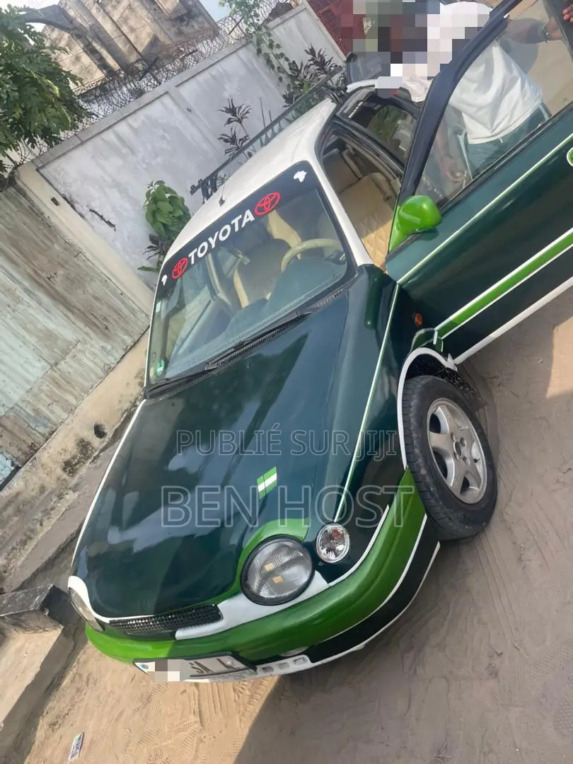 Toyota Corolla L 4dr Sedan (1.8L 4cyl Manual) 2016 Vert