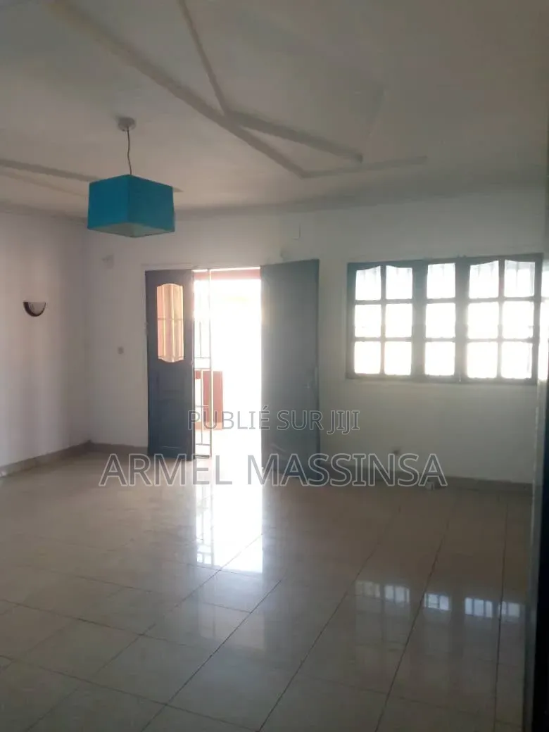 3chbre Appartement dans Armel Massinsa, Mongo-Mpoukou à Louer