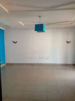 3chbre Appartement dans Armel Massinsa, Mongo-Mpoukou à Louer