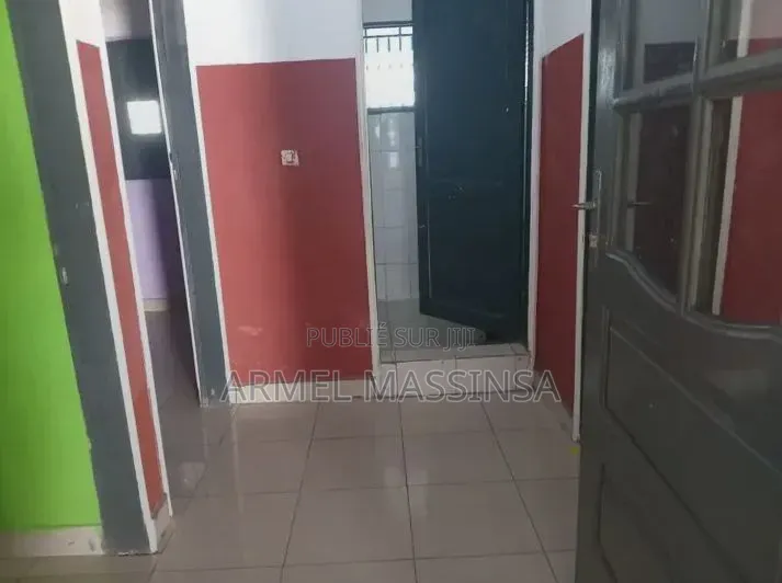 3chbre Appartement dans Armel Massinsa, Mongo-Mpoukou à Louer