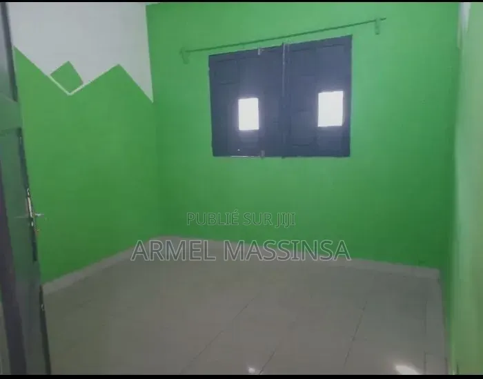 3chbre Appartement dans Armel Massinsa, Mongo-Mpoukou à Louer