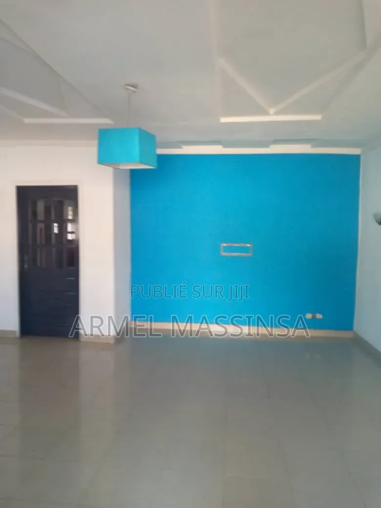 3chbre Appartement dans Armel Massinsa, Mongo-Mpoukou à Louer