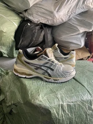 Paire d'Asics Neuf À 15500fcfa