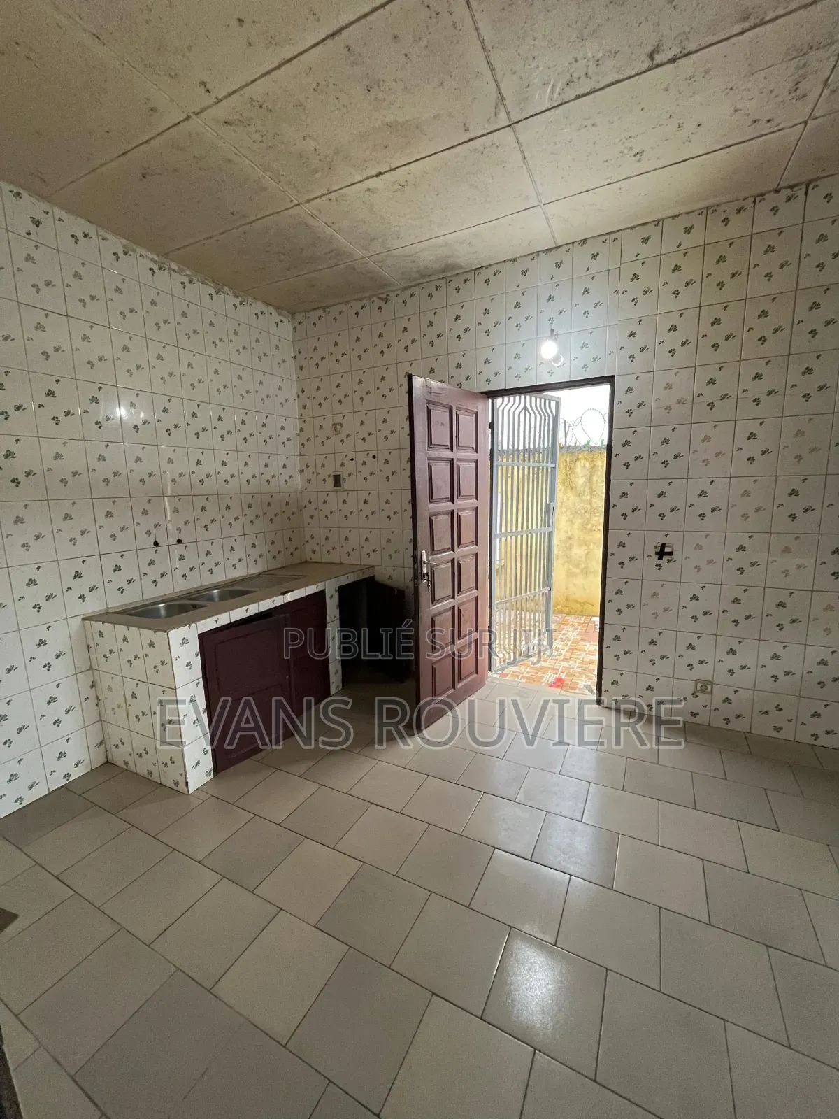 2chbre Appartement dans Evans, Mongo-Mpoukou à Vendre