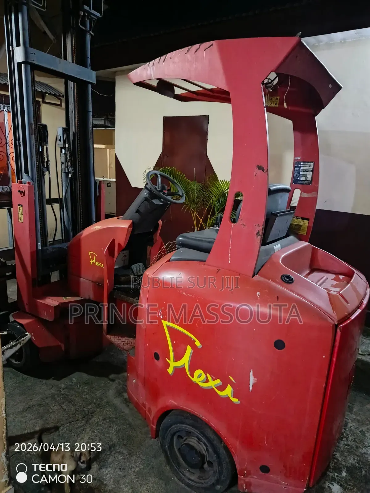 Chariot Élévateur Robuste en Bon État