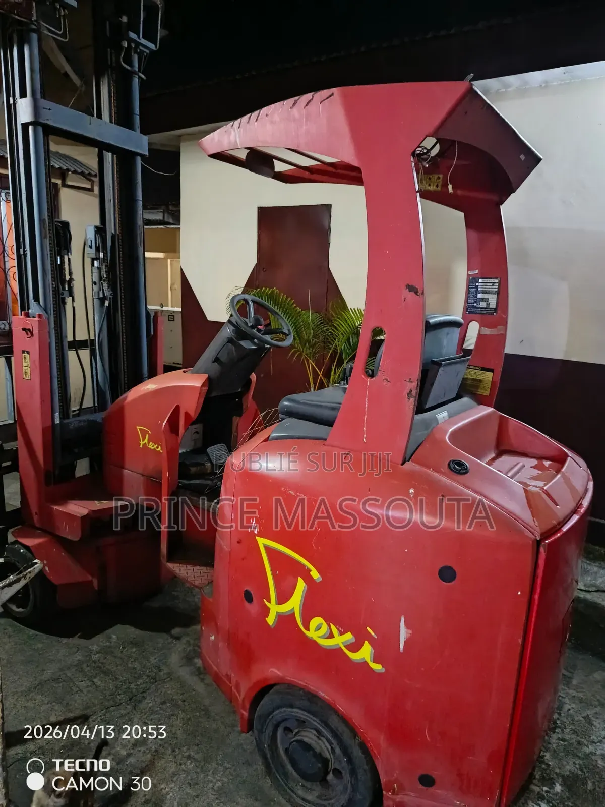 Chariot Élévateur Robuste en Bon État