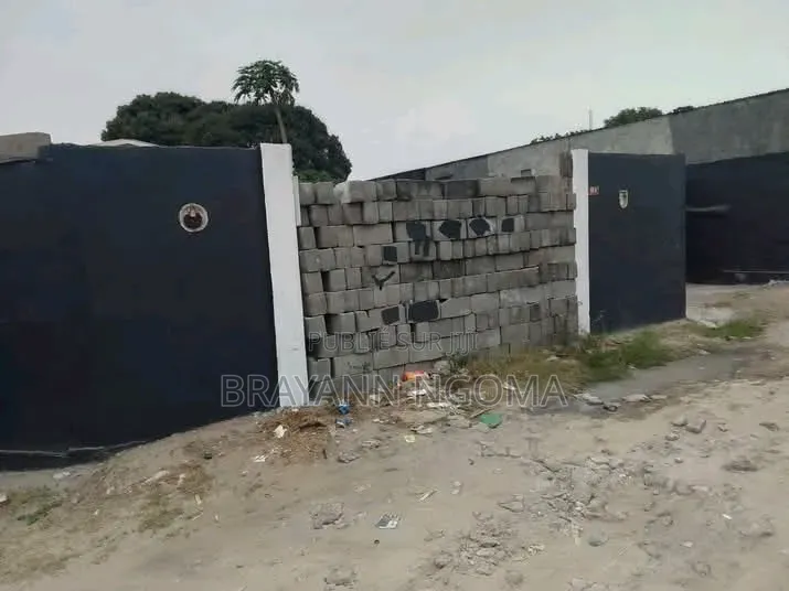 Parcelle a Vendre Sup 200m2 Quartier l'Entrée Siafoumou