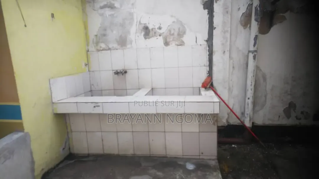 Parcelle Commercial a Vendre Sup 600m2 Quartier Songolo