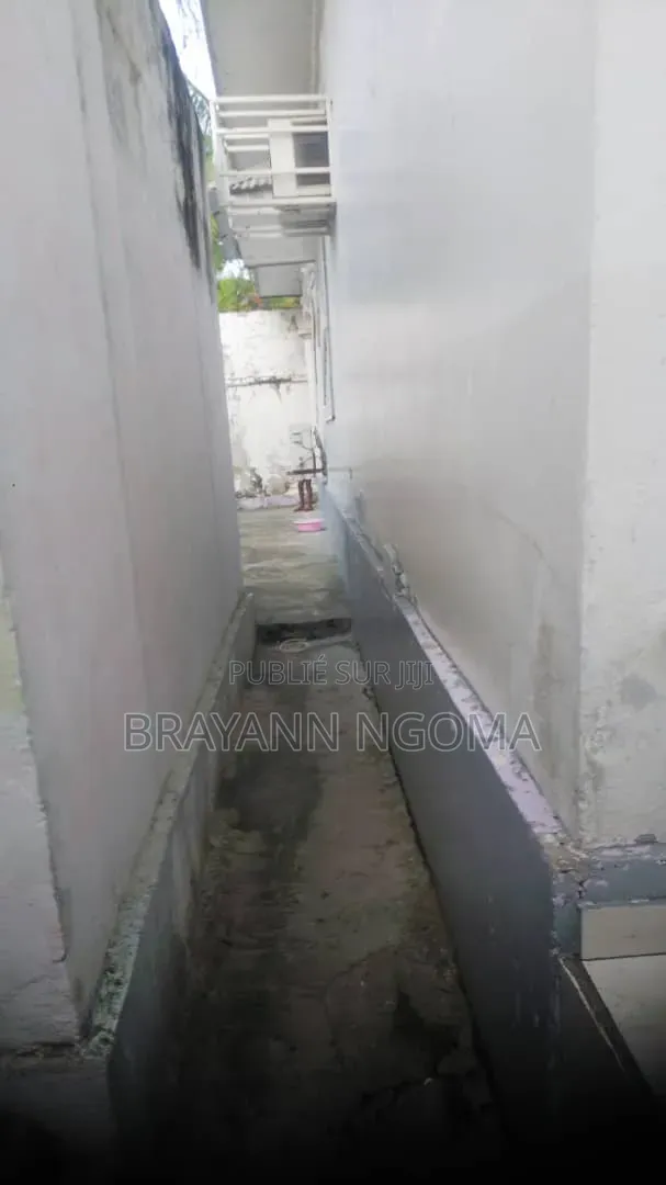 Parcelle Commercial a Vendre Sup 600m2 Quartier Songolo