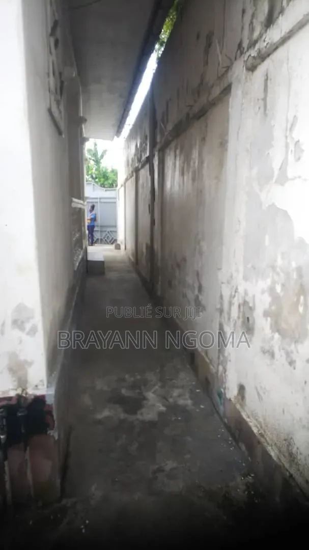 Parcelle Commercial a Vendre Sup 600m2 Quartier Songolo