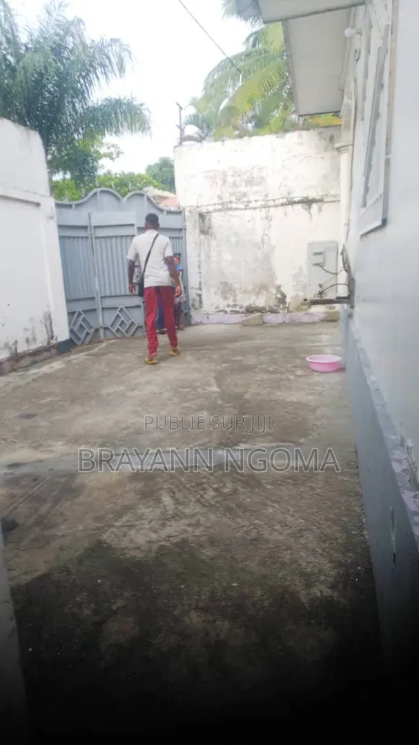 Parcelle Commercial a Vendre Sup 600m2 Quartier Songolo