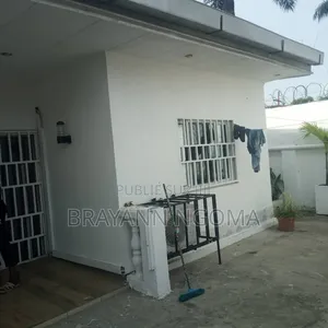 3chbre Villa dans Brayann Ngoma, Loandjili à Louer