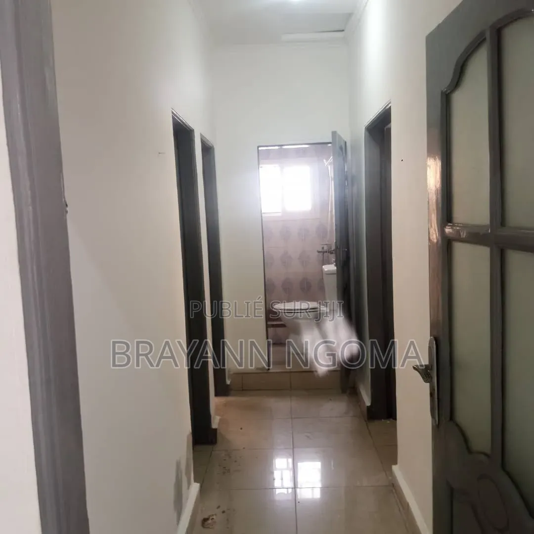 3chbre Villa dans Brayann Ngoma, Loandjili à Louer