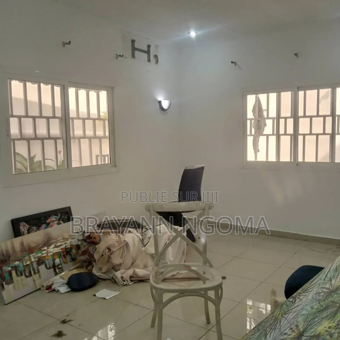 3chbre Villa dans Brayann Ngoma, Loandjili à Louer
