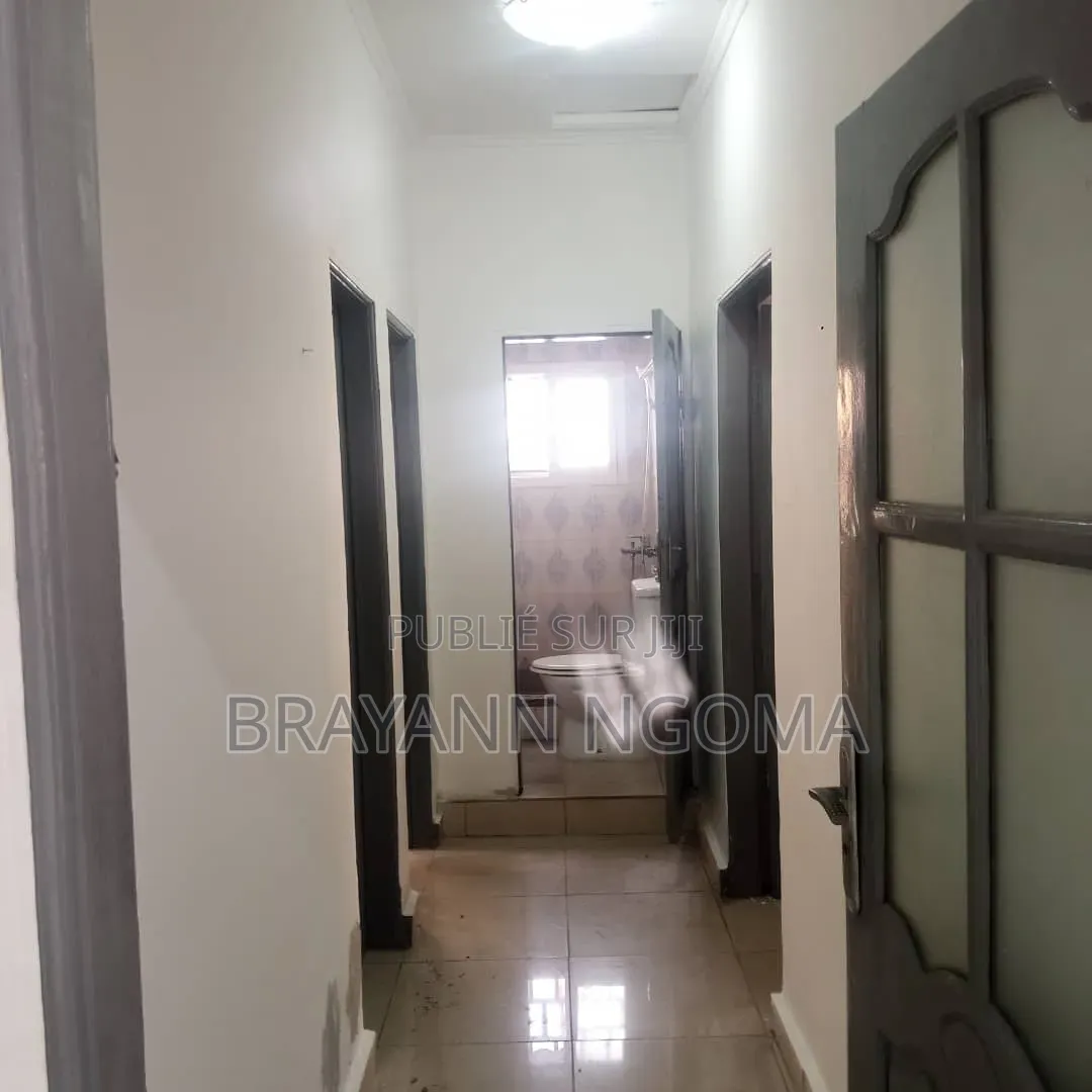 3chbre Villa dans Brayann Ngoma, Loandjili à Louer