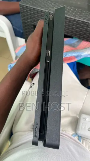 Playstation 4 Slim