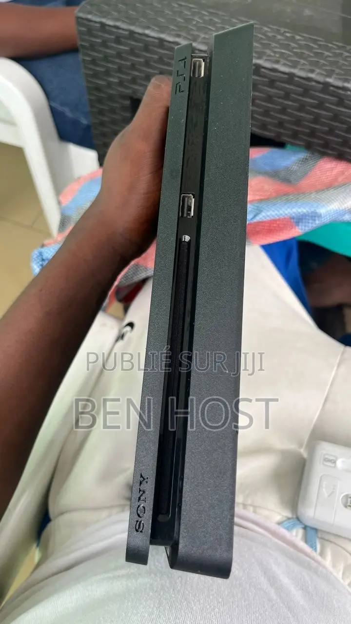 Playstation 4 Slim