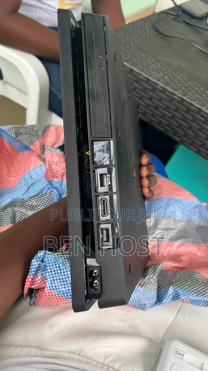 Playstation 4 Slim