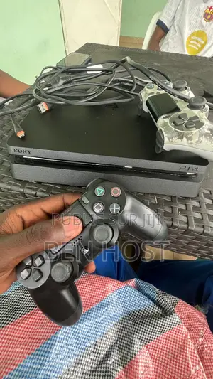Playstation 4 Slim
