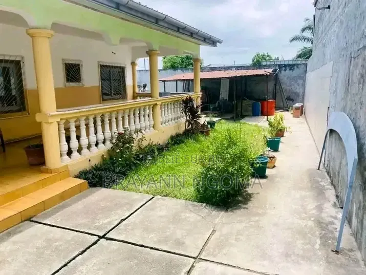 6chbre Villa dans Loandjili à Louer