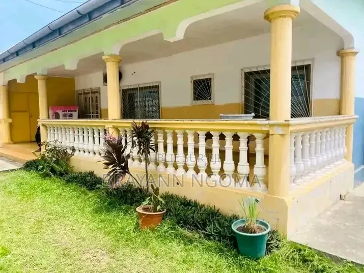 6chbre Villa dans Loandjili à Louer