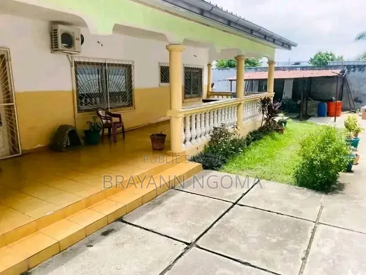 6chbre Villa dans Loandjili à Louer