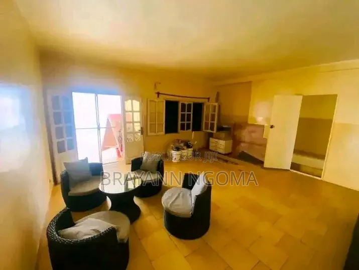 6chbre Villa dans Loandjili à Louer