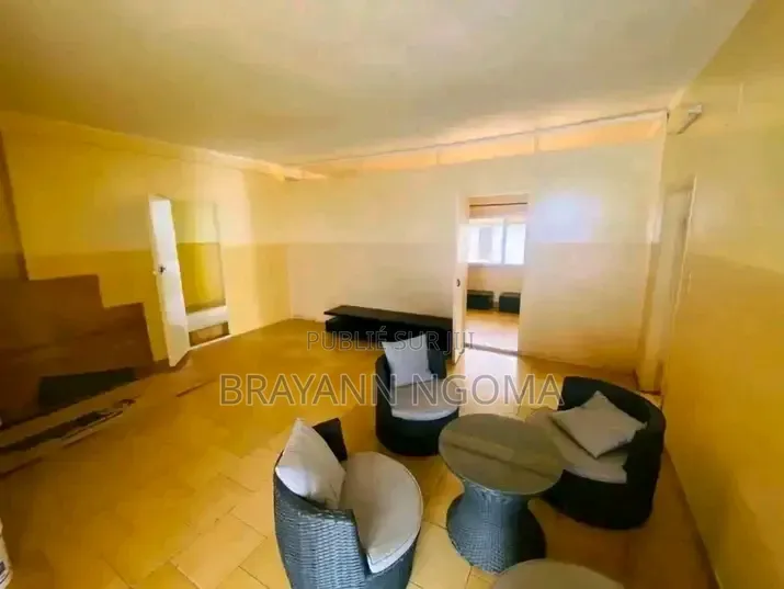 6chbre Villa dans Loandjili à Louer