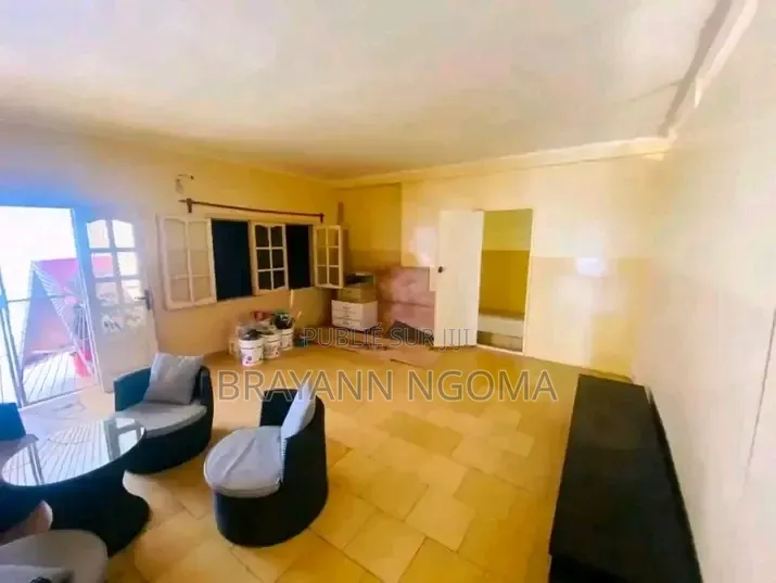 6chbre Villa dans Loandjili à Louer