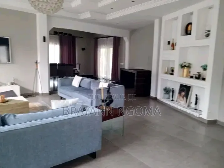 7chbre Villa dans Loandjili à Louer