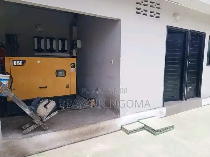 7chbre Villa dans Loandjili à Louer